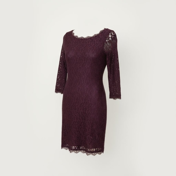 Aritzia- Babaton - Bodycon Maroon Dress with 3/4 Sleeves - Picture 2 of 8